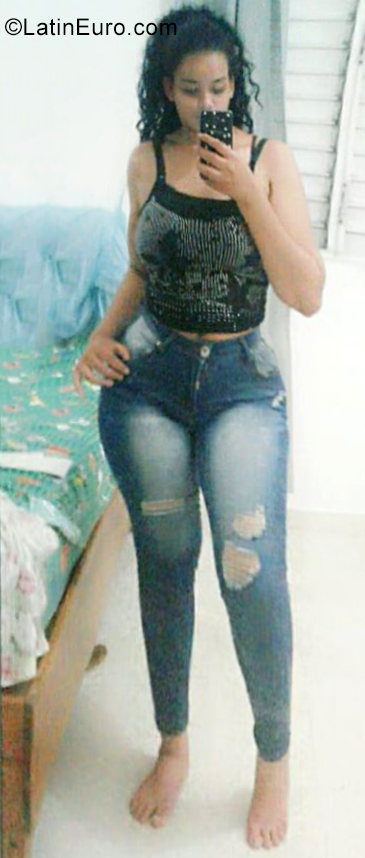 Date this beautiful Dominican Republic girl Yissell from Bonao DO35287