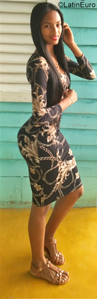 Date this stunning Dominican Republic girl Arlenny from Santiago DO35289