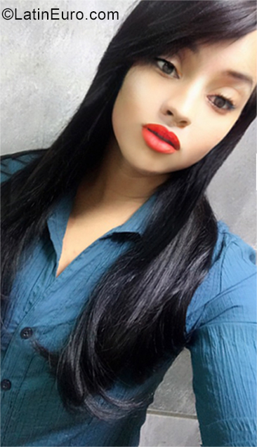 Date this foxy Dominican Republic girl Rosa from Santo Domingo Este DO35294