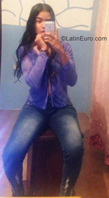 Date this stunning Venezuela girl Brenda from Maracaibo and Cucuta VE2504