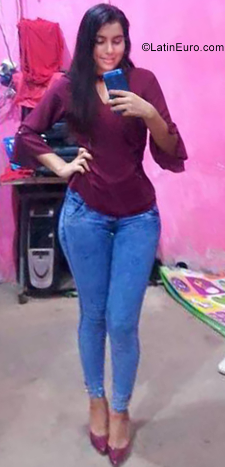 Date this passionate Ecuador girl Genesis from Playas EC343