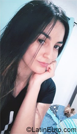 Date this sultry Colombia girl Fernanda from Cali CO26145