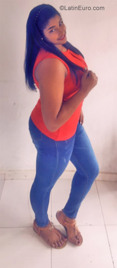 Date this happy Dominican Republic girl Glady from Santo Domingo DO35345