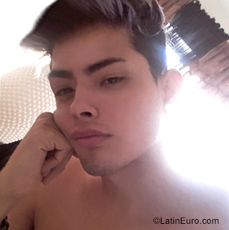 Date this young Colombia man Brandon from Pereira CO25688
