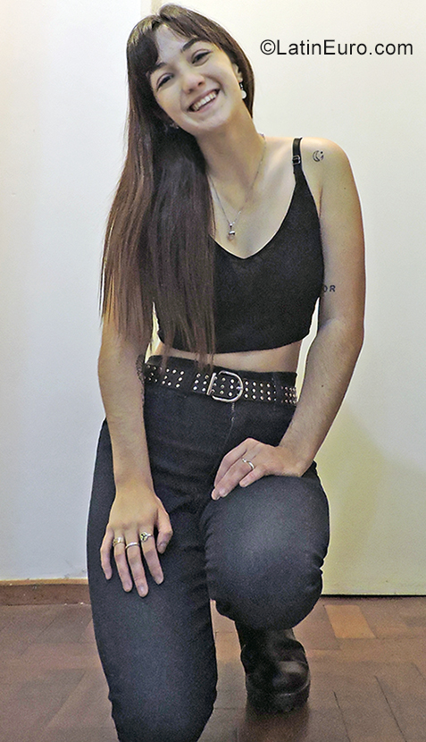 Date this good-looking Argentina girl Ani from Rosario AR203