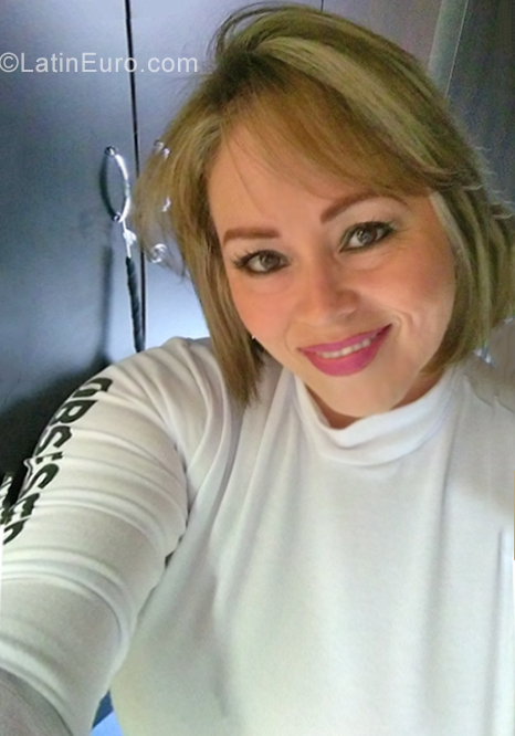 Date this sultry Colombia girl Cecilia from Medellin CO25726