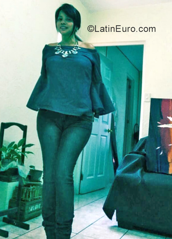Date this charming Guatemala girl Thyna from Guatemala City GT108