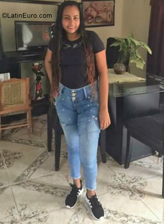 Date this attractive Colombia girl Dalys from Barranquilla CO25746