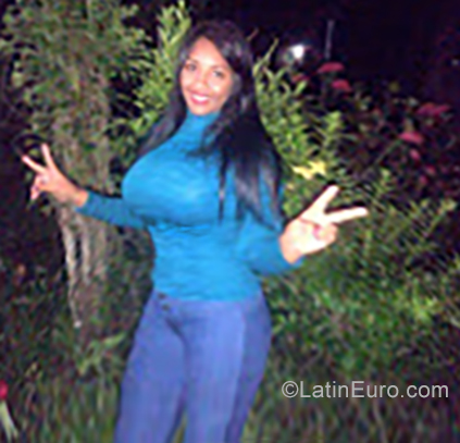 Date this gorgeous Venezuela girl Geraldine from Caracas VE2537