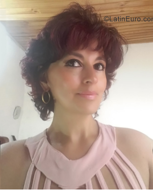 Date this attractive Colombia girl Lucy from Bogota CO25761