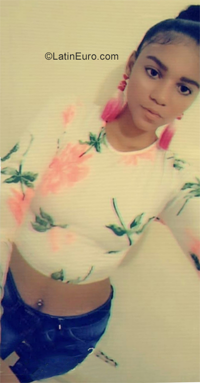 Date this tall Dominican Republic girl Ivonne from Santiago DO35435