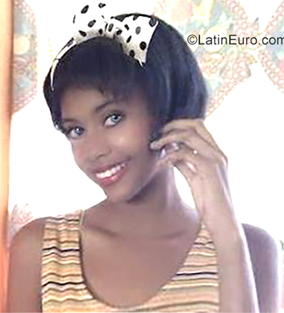 Date this nice looking Venezuela girl Yemlin from Caracas VE2540