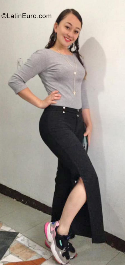 Date this delightful Colombia girl Claudia from Manizales CO25772