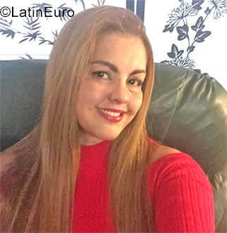 Date this gorgeous Colombia girl Nath from Armenia CO25787