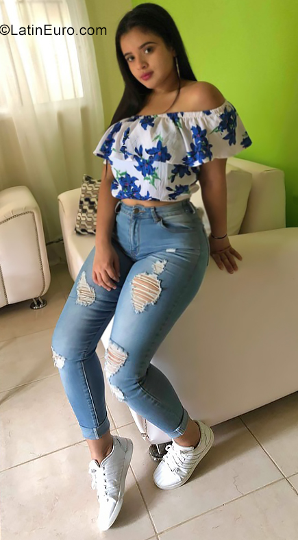 Date this sensual Dominican Republic girl Keisy from Santiago DO35485