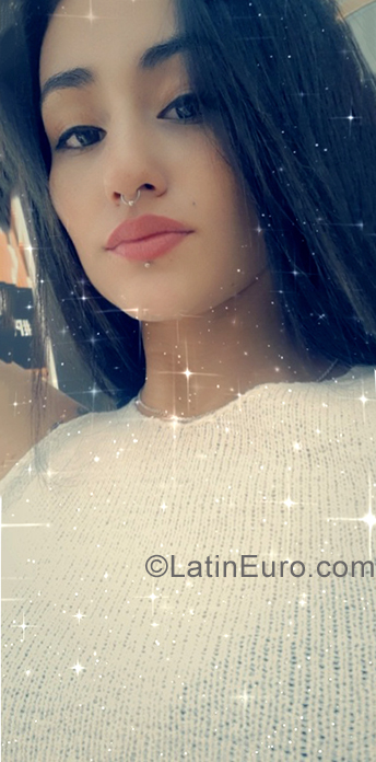 Date this stunning Colombia girl Katerin Daniela from Medellin CO25800