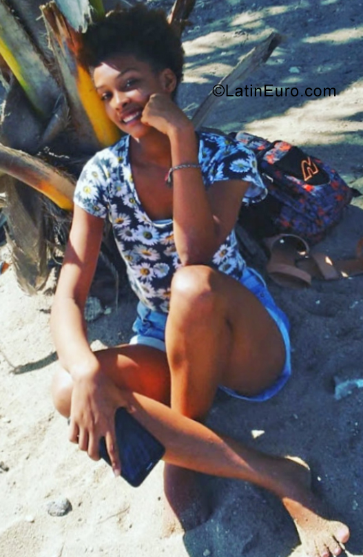 Date this attractive Dominican Republic girl Yafru from San Cristobal DO35505