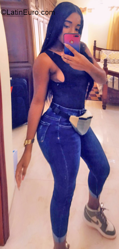 Date this hot Dominican Republic girl Yoniry from San Pedro De Macoris DO35508