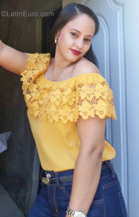 Date this sultry Dominican Republic girl Dayana from Santiago DO35509