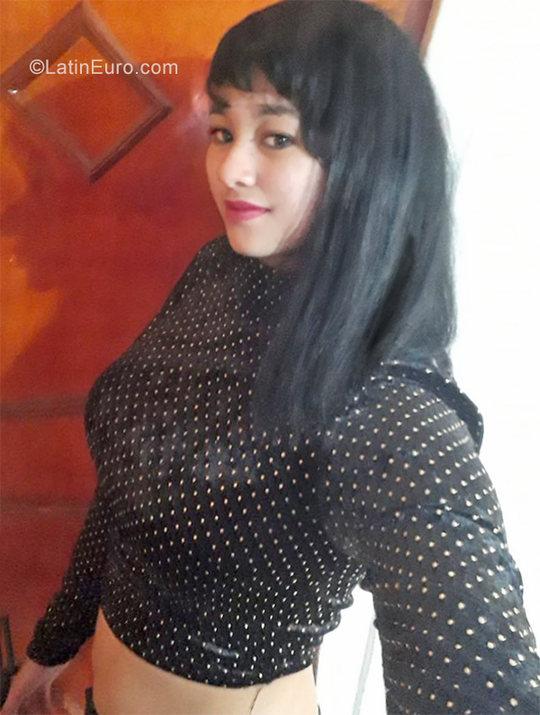 Date this georgeous Colombia girl Rosa from Bogota CO25807