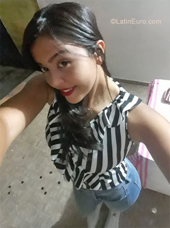 Date this delightful Colombia girl Claudia from Barrancabermeja CO25809