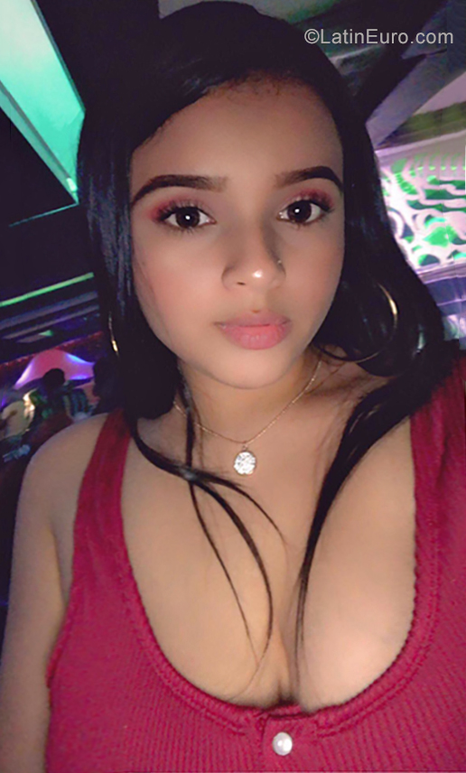 Date this passionate Dominican Republic girl Kisey from Santiago DO35521