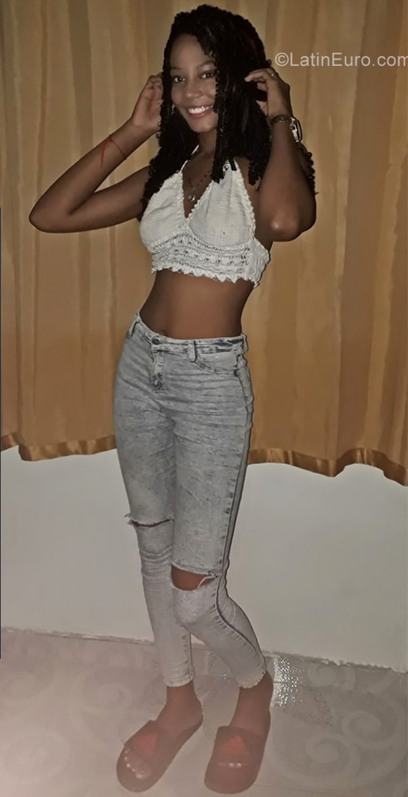 Date this cute Colombia girl Kiaria from Santa Marta CO25815