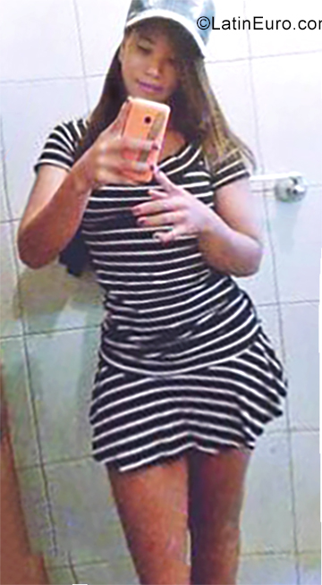 Date this sultry Brazil girl Ana from Betim BR10878