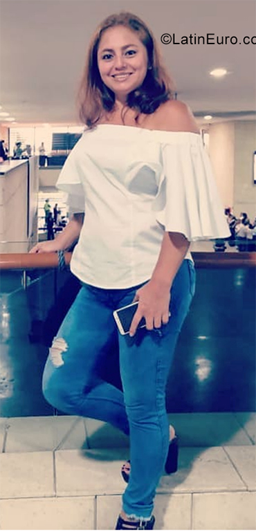 Date this gorgeous Colombia girl Consuelo from Cali CO25834
