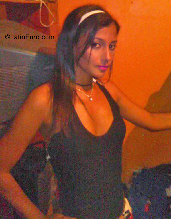 Date this pretty Venezuela girl Chaly from Cabudare VE2570