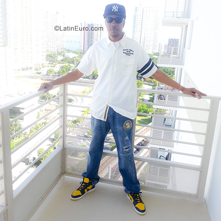 Date this nice looking United States man MellowBee from Pompano Beach US20189