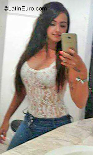 Date this sensual Colombia girl Wendy from Bucaramanga CO25843