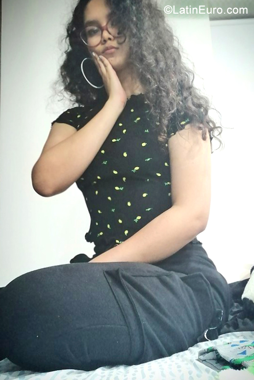 Date this foxy Colombia girl Melani from Medellin CO25850