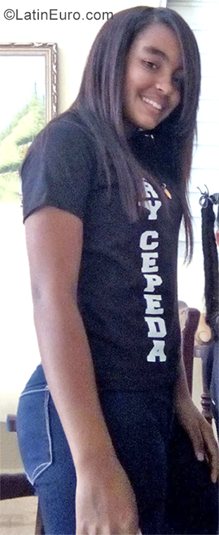 Date this athletic Dominican Republic girl Ariany from San Francisco De Macoris DO35605