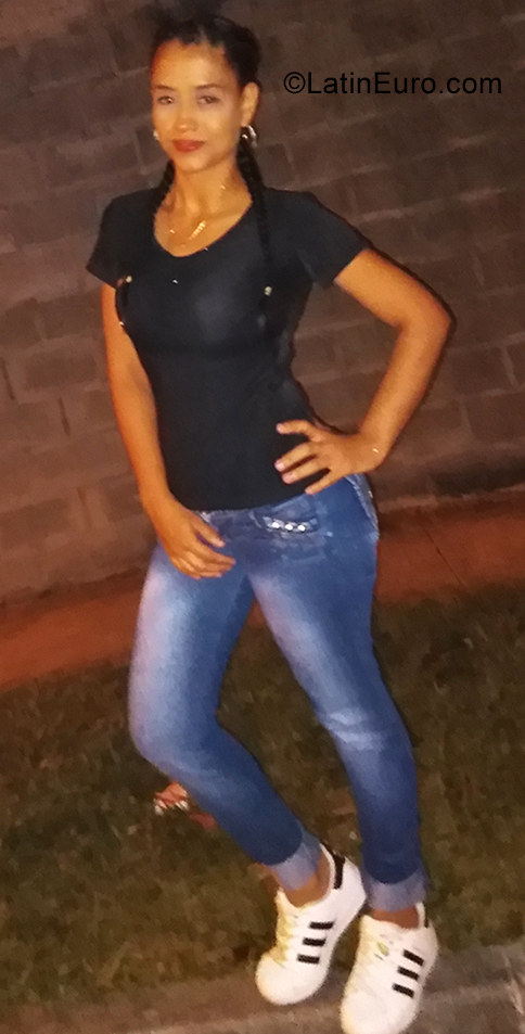 Date this tall Colombia girl Yenireth from Cali CO25863