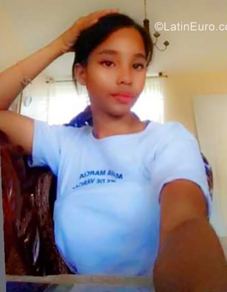 Date this sensual Dominican Republic girl Gelnelyis from Santo Domingo Este DO35629