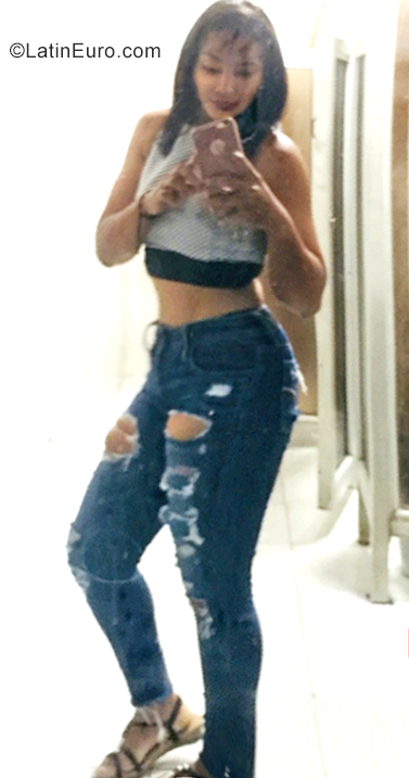 Date this happy Dominican Republic girl Yess barrera from Santiago DO35634