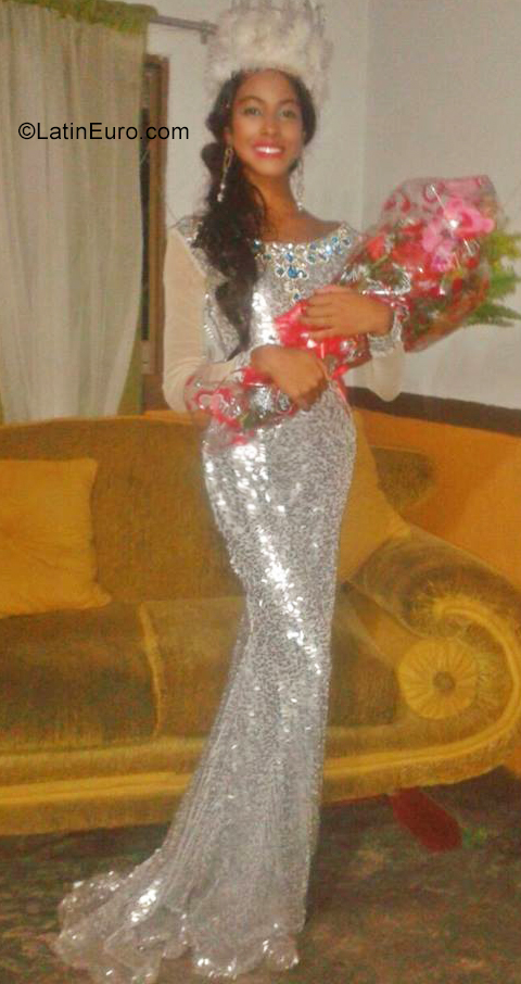 Date this sensual Colombia girl Yansejaria from Medellin CO25989