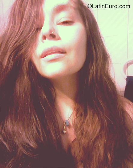 Date this good-looking Argentina girl Vanessa from Buenos Aires AR233