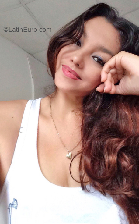 Date this lovely Colombia girl Karen from Neiva CO25874