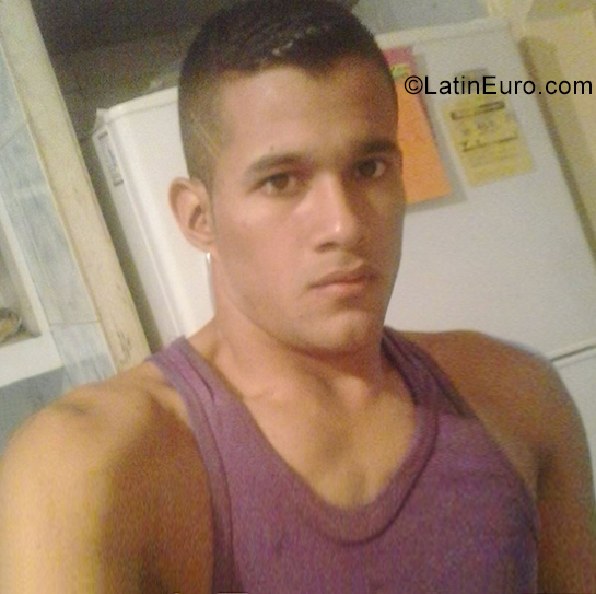 Date this georgeous Venezuela man William from Barcelona VE2592