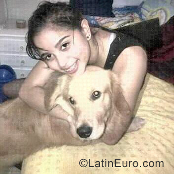 Date this happy Venezuela girl Desiree from Caracas VE2599