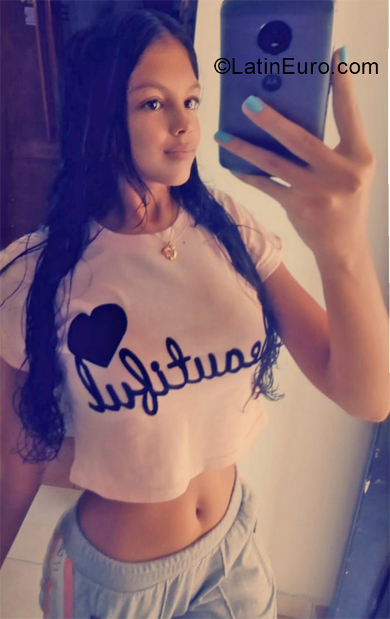 Date this sultry Venezuela girl Daniela from Maracaibo VE2600