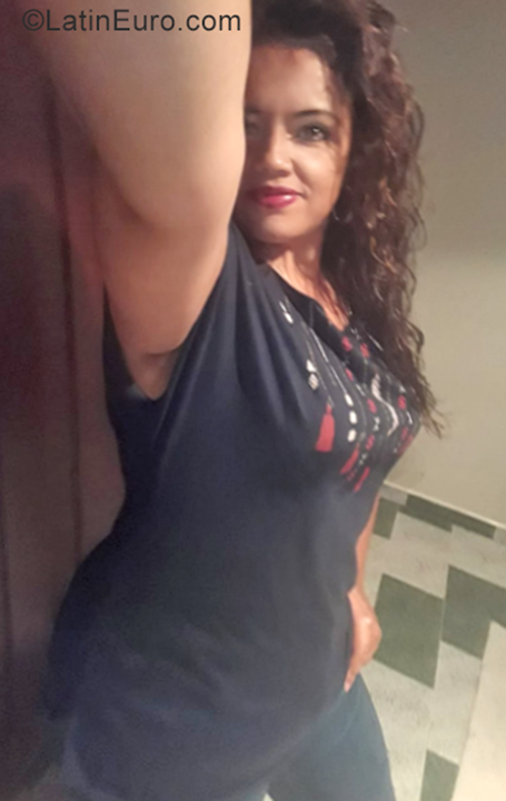 Date this delightful Colombia girl Catherine from Bogota CO25893