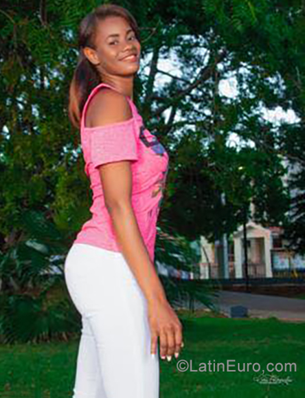 Date this good-looking Dominican Republic girl Yalitza from Dajabon DO35702