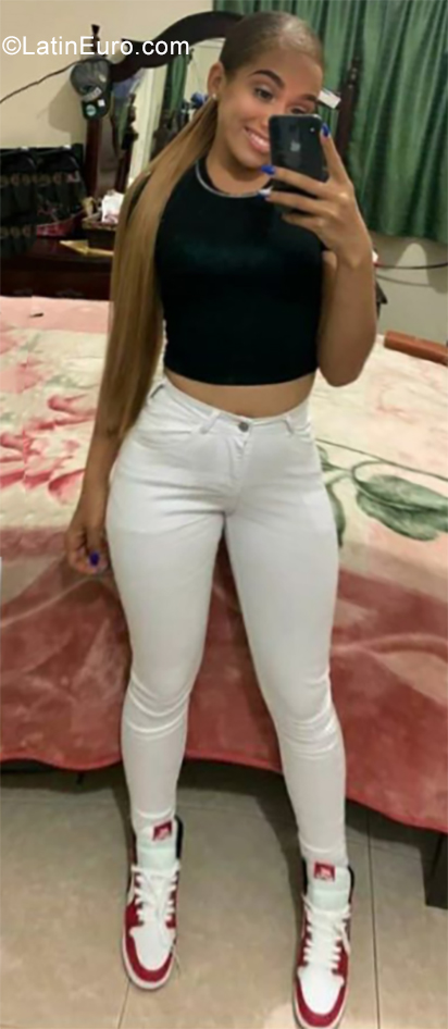 Date this voluptuous Dominican Republic girl Esmareth from Santiago DO35706