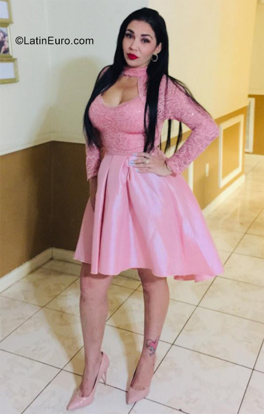 Date this foxy Cuba girl Mina from Havana and Houston TX CU569