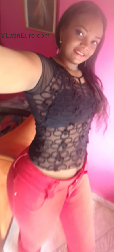 Date this sultry Colombia girl Yuly from Buenaventura CO25908