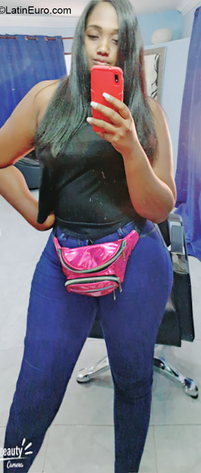 Date this sultry Dominican Republic girl Miguela from Santo Domingo DO35726