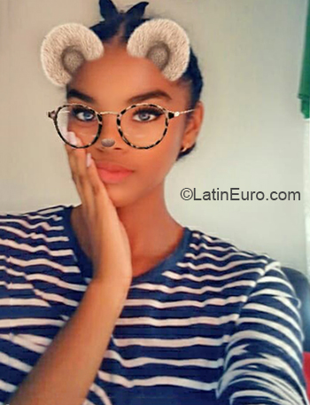 Date this exotic Colombia girl Wendy from Cartagena CO25916